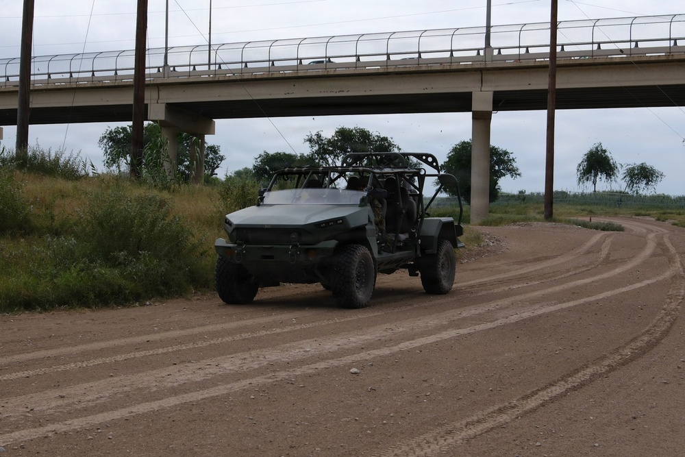 744th Engineer Company Soldiers Conduct Mirror Patrol in Del Rio