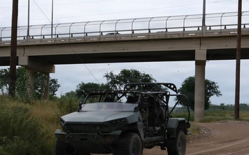744th Engineer Company Soldiers Conduct Mirror Patrol in Del Rio