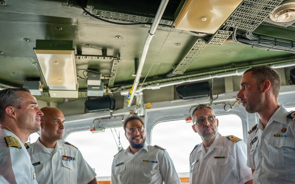 Commander, U.S 2nd Fleet visits BNS Leopold I (F930)