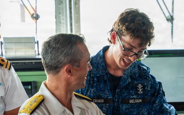 Commander, U.S 2nd Fleet visits BNS Leopold I (F930)
