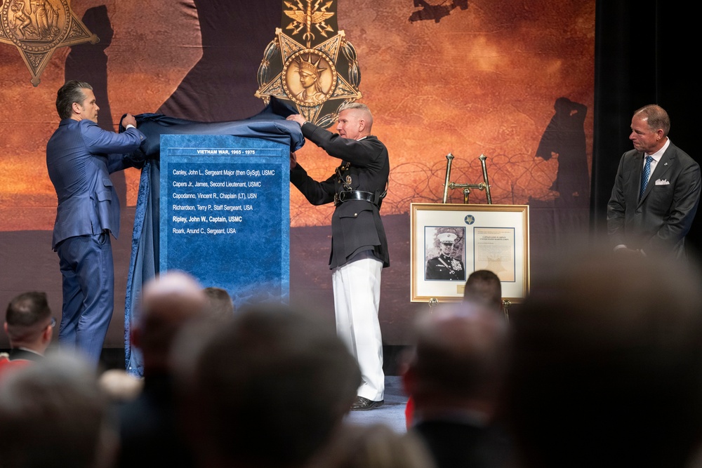SecWar Hosts Medal of Honor Induction Ceremony