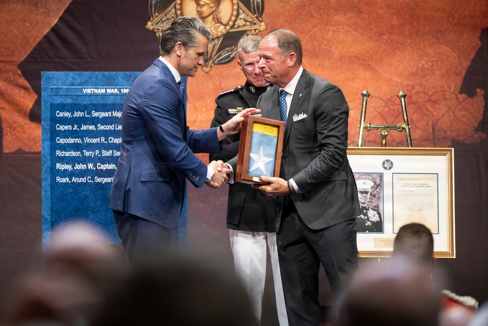 SecWar Hosts Medal of Honor Induction Ceremony