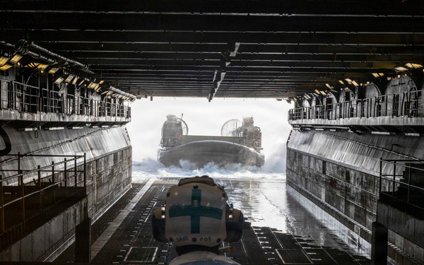 Midshipmen Prepare to Leave Kearsarge