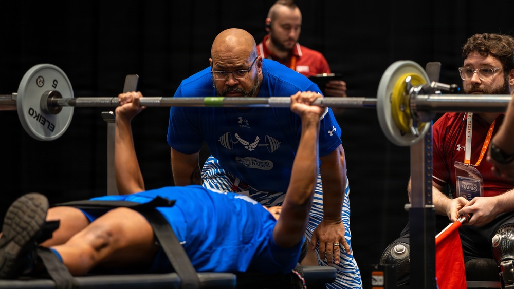 Air Force Warrior Games athletes compete in powerlifting