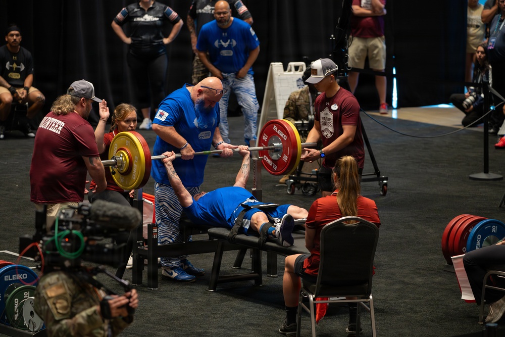 Air Force Warrior Games athletes compete in powerlifting