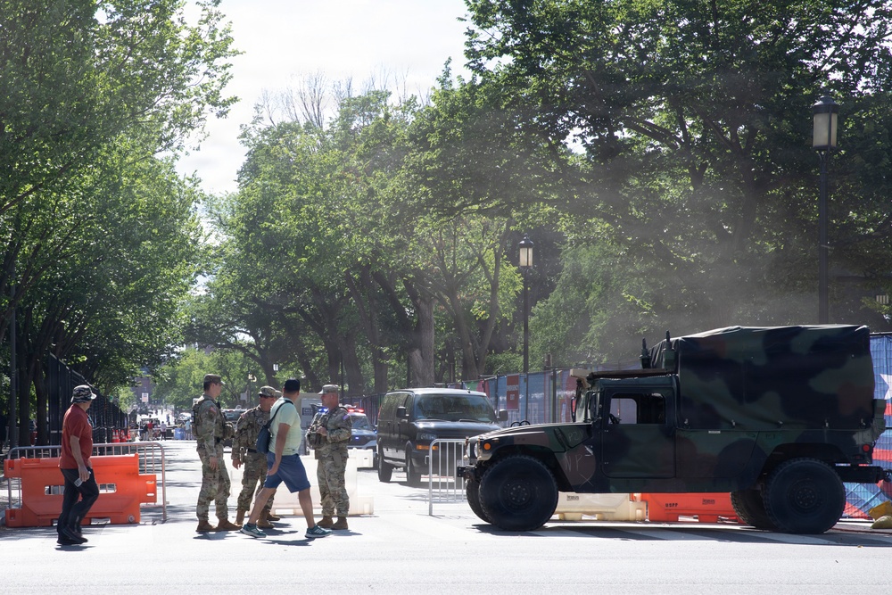 JTF-DC Leadership visits patrol teams