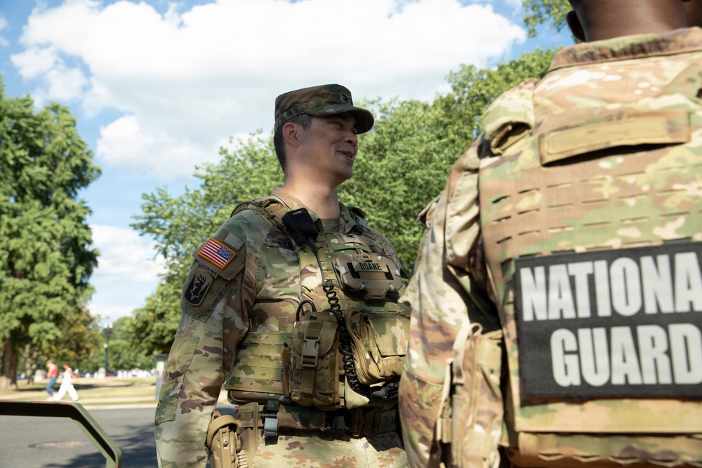 JTF-DC Leadership visits patrol teams