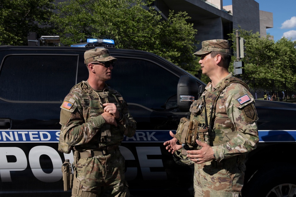 JTF-DC Leadership visits patrol teams