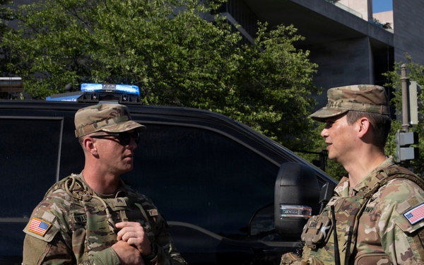 JTF-DC Leadership visits patrol teams