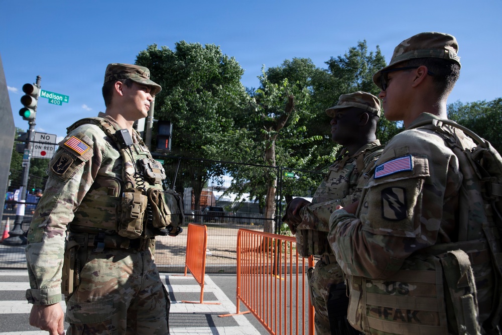 JTF-DC Leadership visits patrol teams