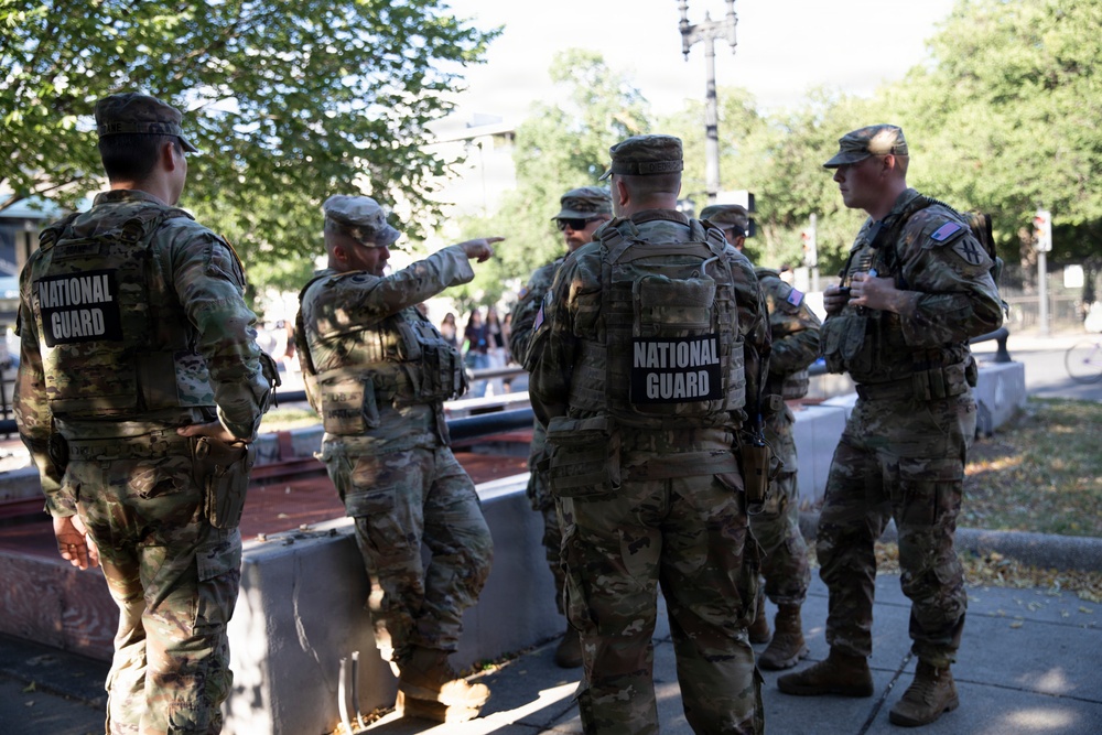 JTF-DC Leadership visits patrol teams