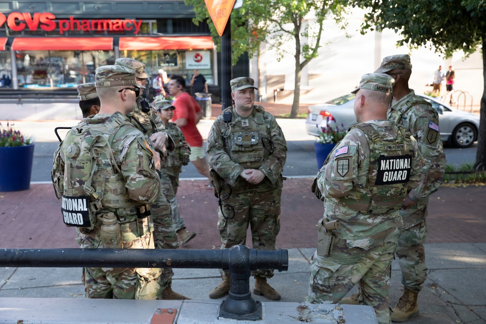 JTF-DC Leadership visits patrol teams