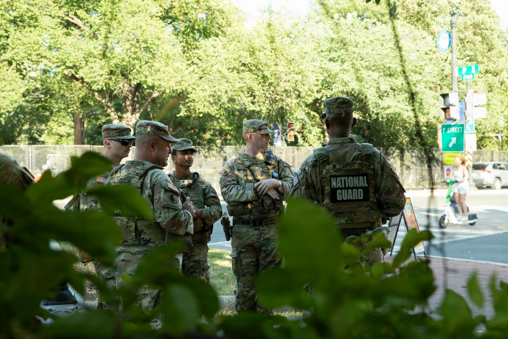 JTF-DC Leadership visits patrol teams