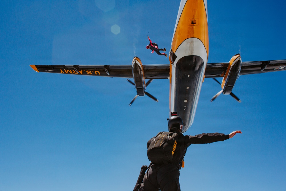 Parachuting brought two generations together over the skies of Ohio