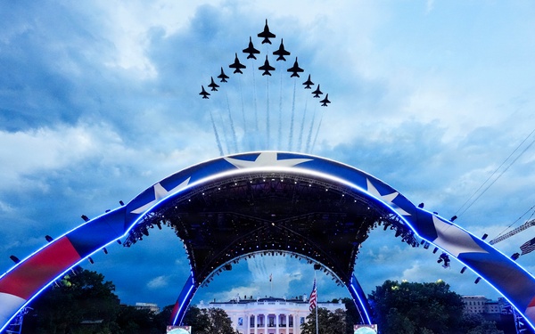 Thunderbirds, Blue Angels fly in rare Super Delta formation
