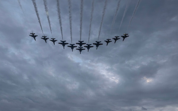 Thunderbirds, Blue Angels fly in rare Super Delta formation