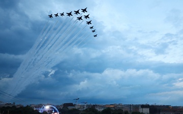 Thunderbirds, Blue Angels fly in rare Super Delta formation