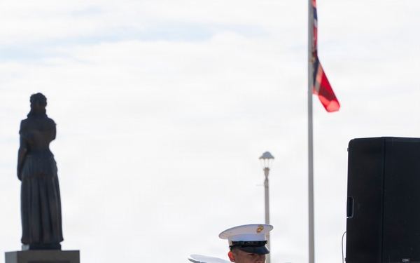 U.S. Marines Conduct Wreath-Laying Ceremony in Virginia Beach