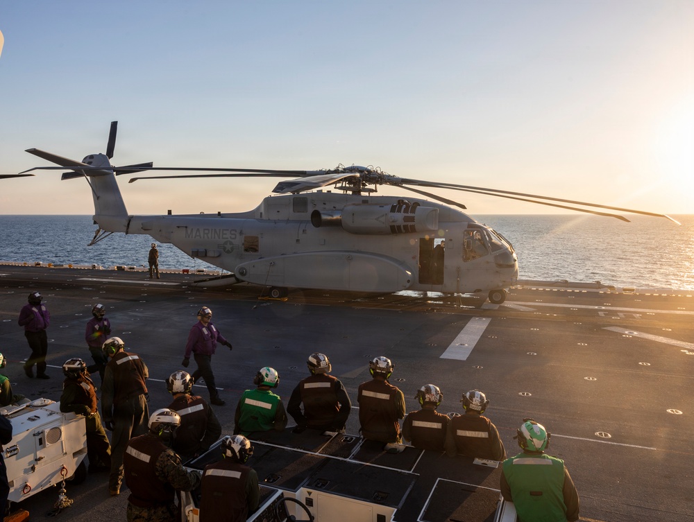 26th Marine Expeditionary Unit’s Type Commander’s Amphibious Training | HMH-461 and VMM-261conduct carrier qualifications aboard the USS Kearsarge