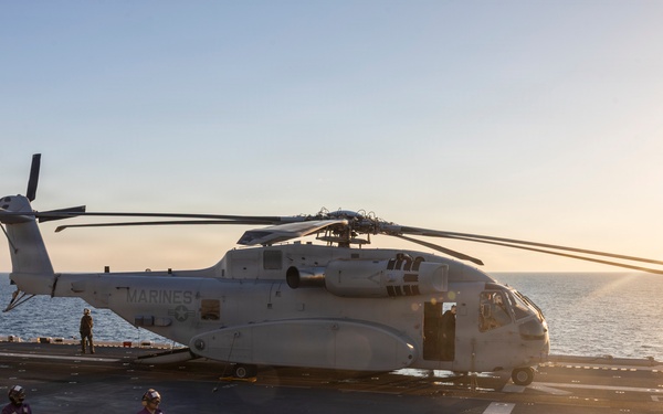 26th Marine Expeditionary Unit’s Type Commander’s Amphibious Training | HMH-461 and VMM-261conduct carrier qualifications aboard the USS Kearsarge