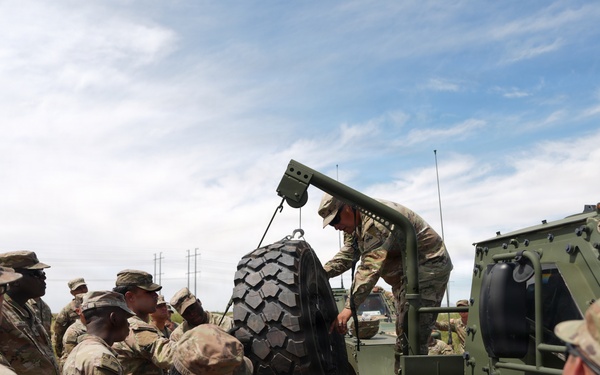 1st Armored Division Soldiers conduct JLTV recovery operations training