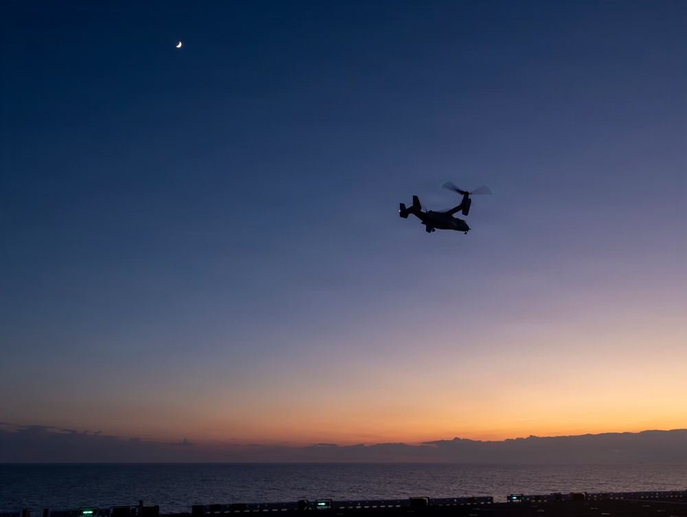 26th Marine Expeditionary Unit’s Type Commander’s Amphibious Training | HMH-461 and VMM-261conduct carrier qualifications aboard the USS Kearsarge