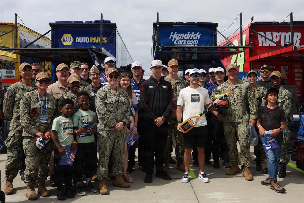 NASCAR driver Kyle Larson hosts tour for CSG 15 Sailors