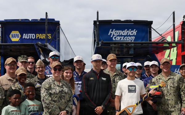 NASCAR driver Kyle Larson hosts tour for CSG 15 Sailors