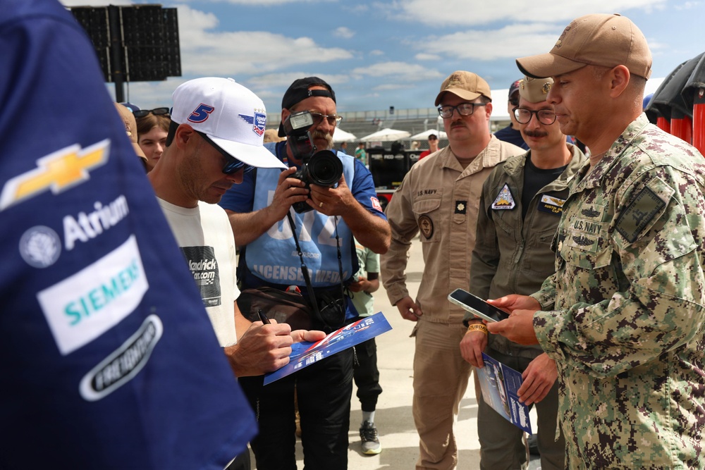 NASCAR driver Kyle Larson hosts tour for CSG 15 Sailors