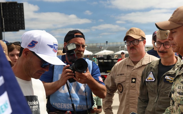NASCAR driver Kyle Larson hosts tour for CSG 15 Sailors