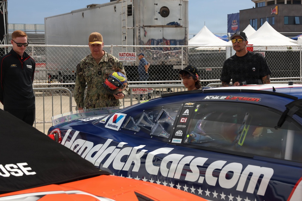 NASCAR driver Kyle Larson hosts tour for CSG 15 Sailors
