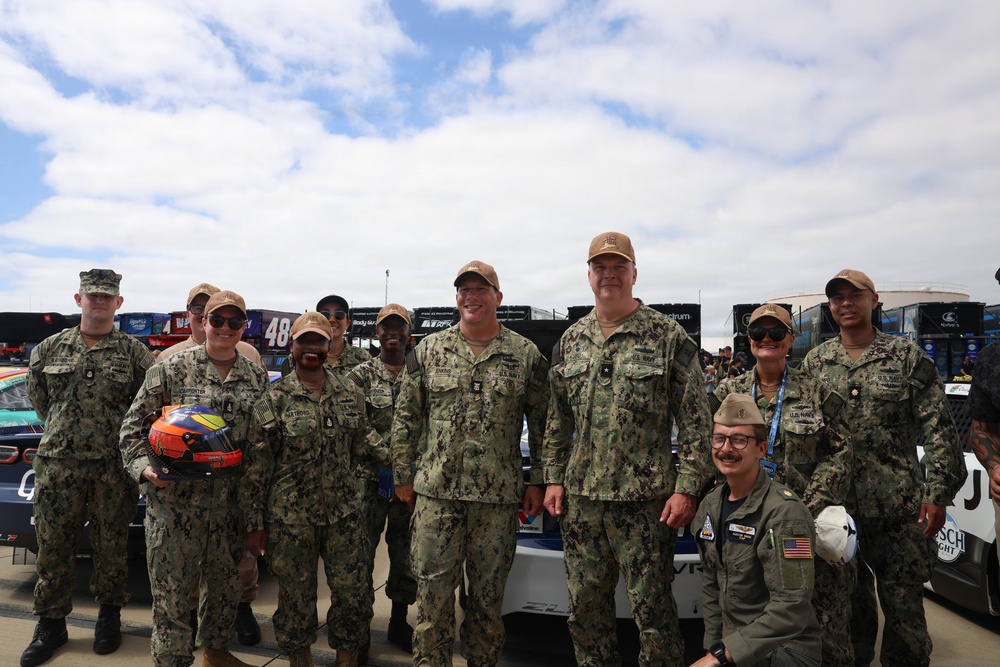 NASCAR driver Kyle Larson hosts tour for CSG 15 Sailors