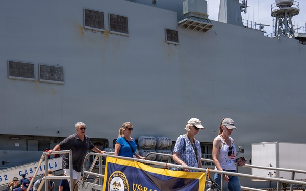 Guests board Arleigh Burke-class guided-missile destroyer USS Bainbridge (DDG 96)