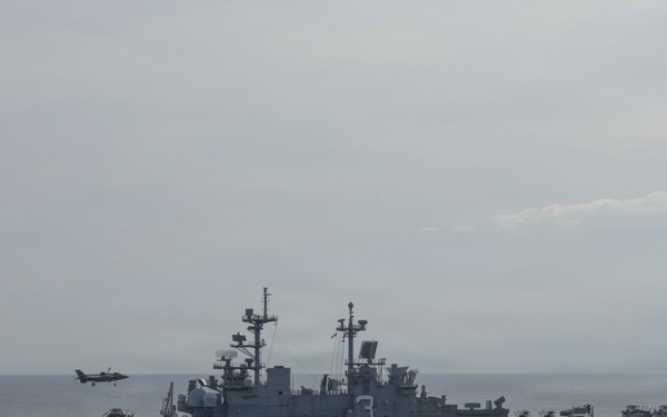 USS Kearsarge Conducts Flight Operations