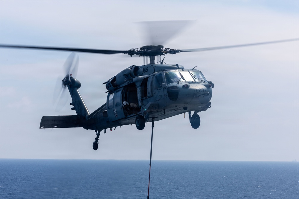 USS Boxer, USNS Alan Shepard, HSC 21 Conduct VERTREP
