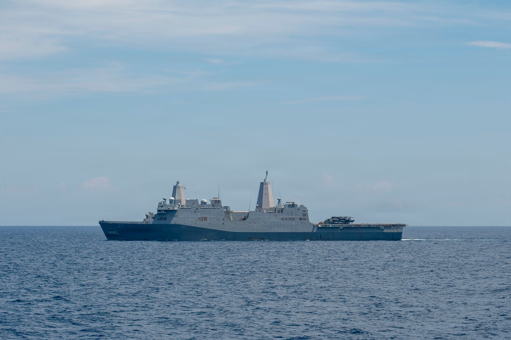USS Boxer, USNS Alan Shepard, HSC 21 Conduct VERTREP