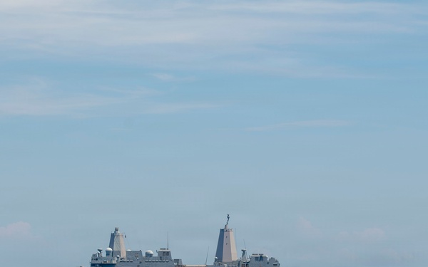 USS Boxer, USNS Alan Shepard, HSC 21 Conduct VERTREP