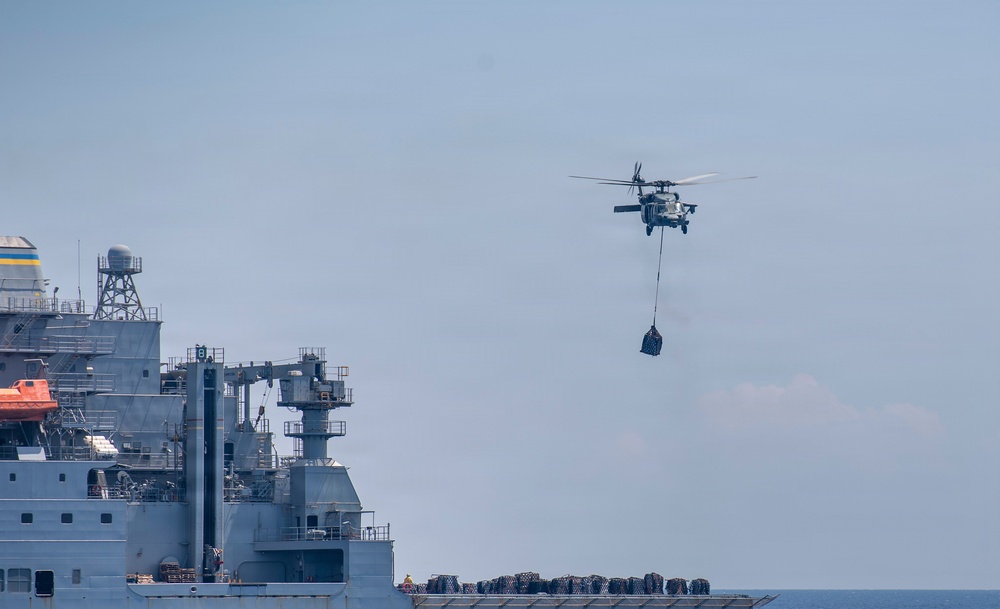 USS Boxer, USNS Alan Shepard, HSC 21 Conduct VERTREP