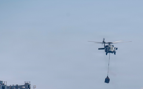 USS Boxer, USNS Alan Shepard, HSC 21 Conduct VERTREP