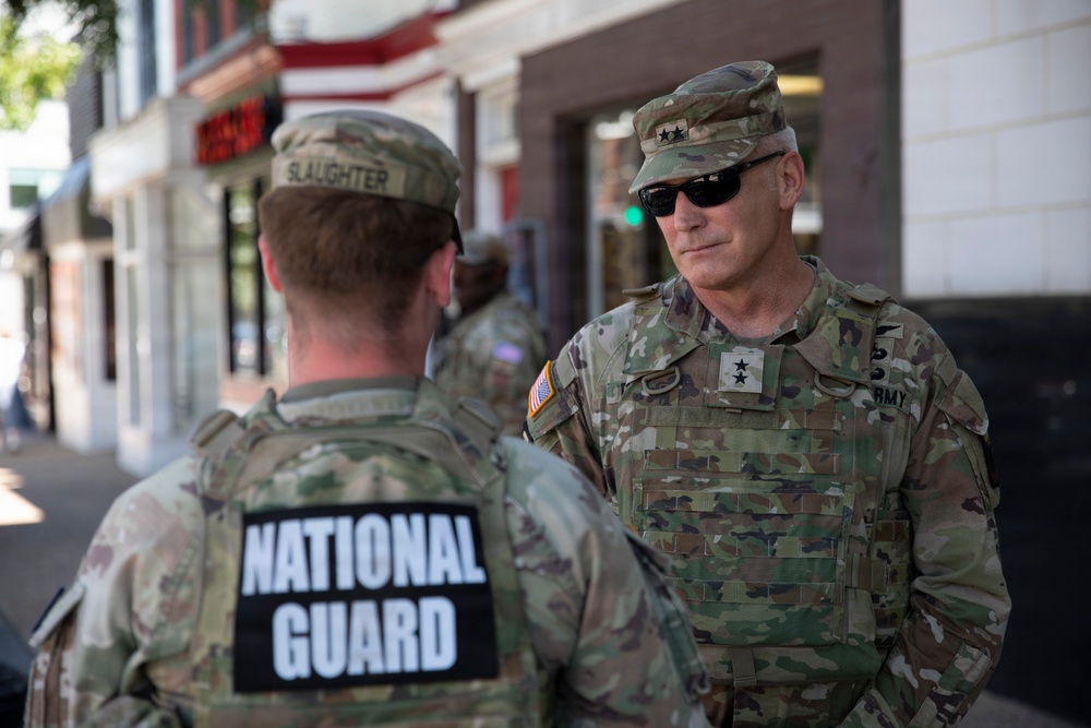 Senior leaders with NGB and DCNG visit JTF-DC patrol teams