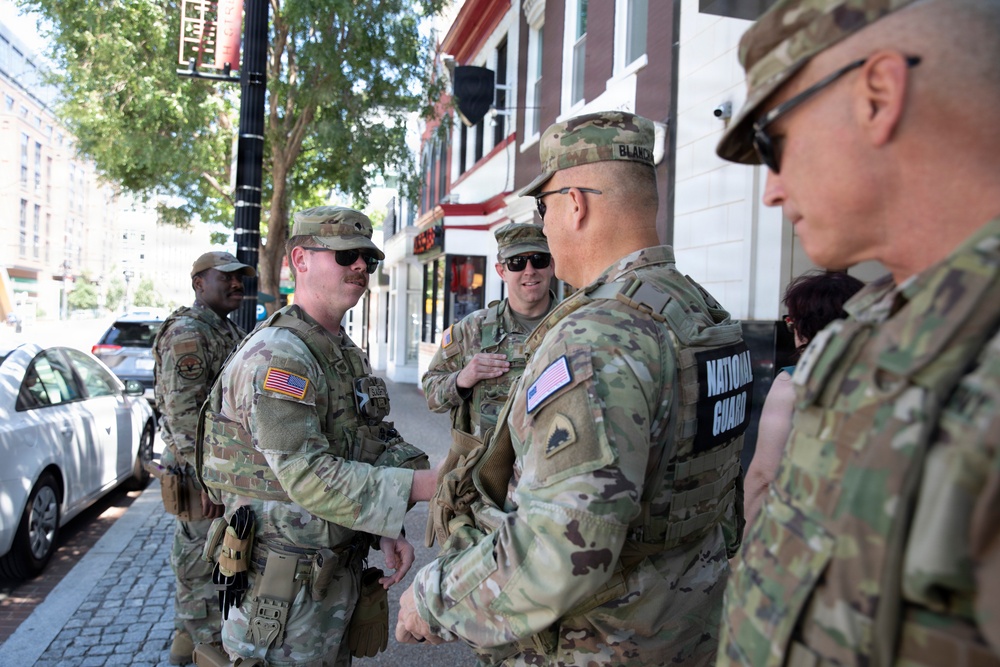 Senior leaders with NGB and DCNG visit JTF-DC patrol teams