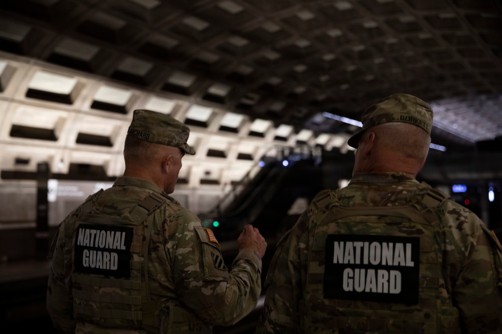 Senior leaders with NGB and DCNG visit JTF-DC patrol teams