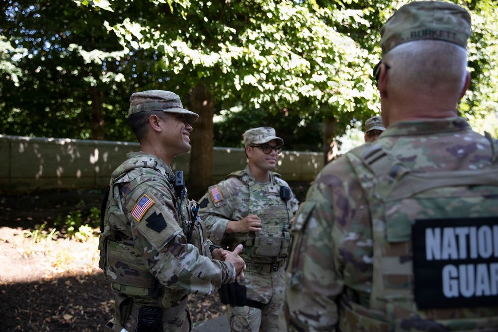 Senior leaders with NGB and DCNG visit JTF-DC patrol teams