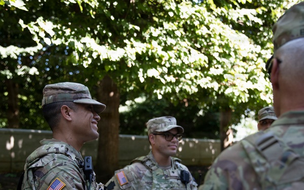 Senior leaders with NGB and DCNG visit JTF-DC patrol teams