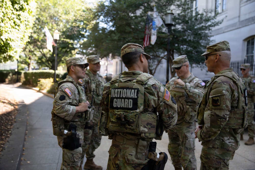 Senior leaders with NGB and DCNG visit JTF-DC patrol teams