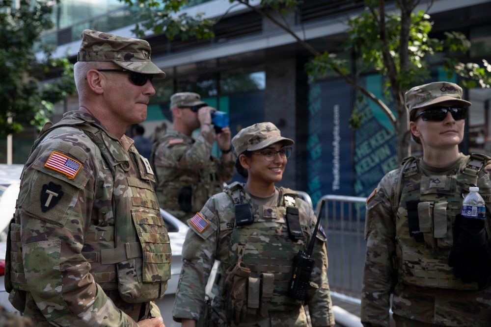 Senior leaders with NGB and DCNG visit JTF-DC patrol teams