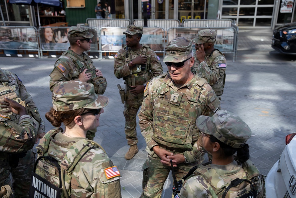 Senior leaders with NGB and DCNG visit JTF-DC patrol teams