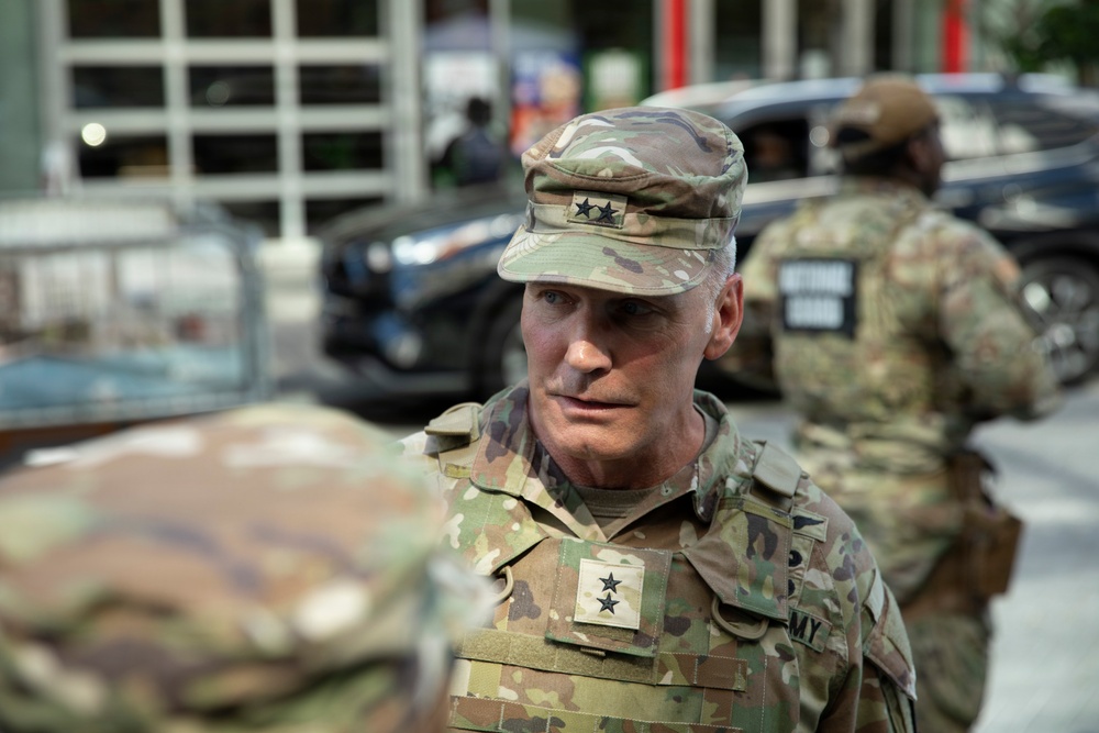 Senior leaders with NGB and DCNG visit JTF-DC patrol teams