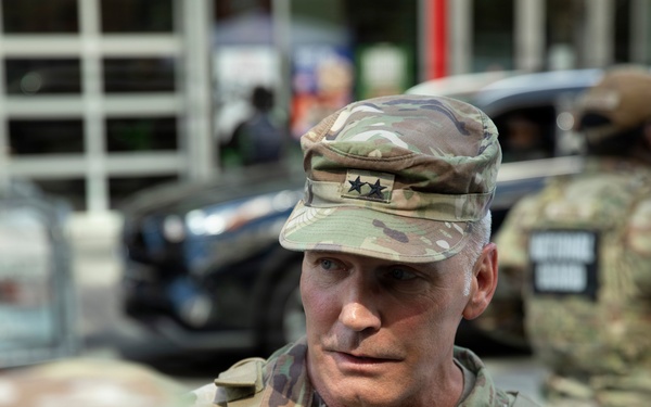 Senior leaders with NGB and DCNG visit JTF-DC patrol teams