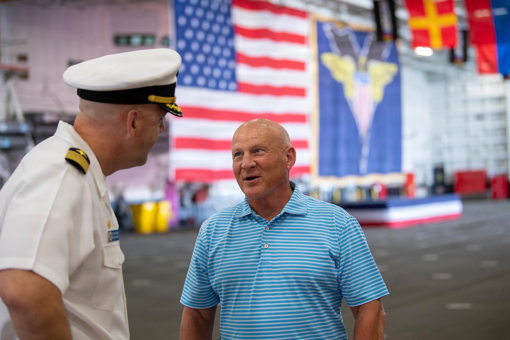 Former CNO visits USS Carl Vinson